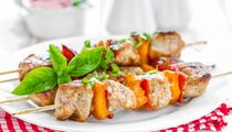 Шашлык из курицы: как сделать мясо мягким и вкусным