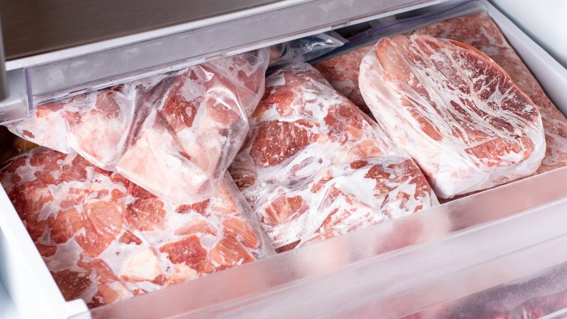 Холодильник для мяса. Мясо нельзя оттаивать в воде