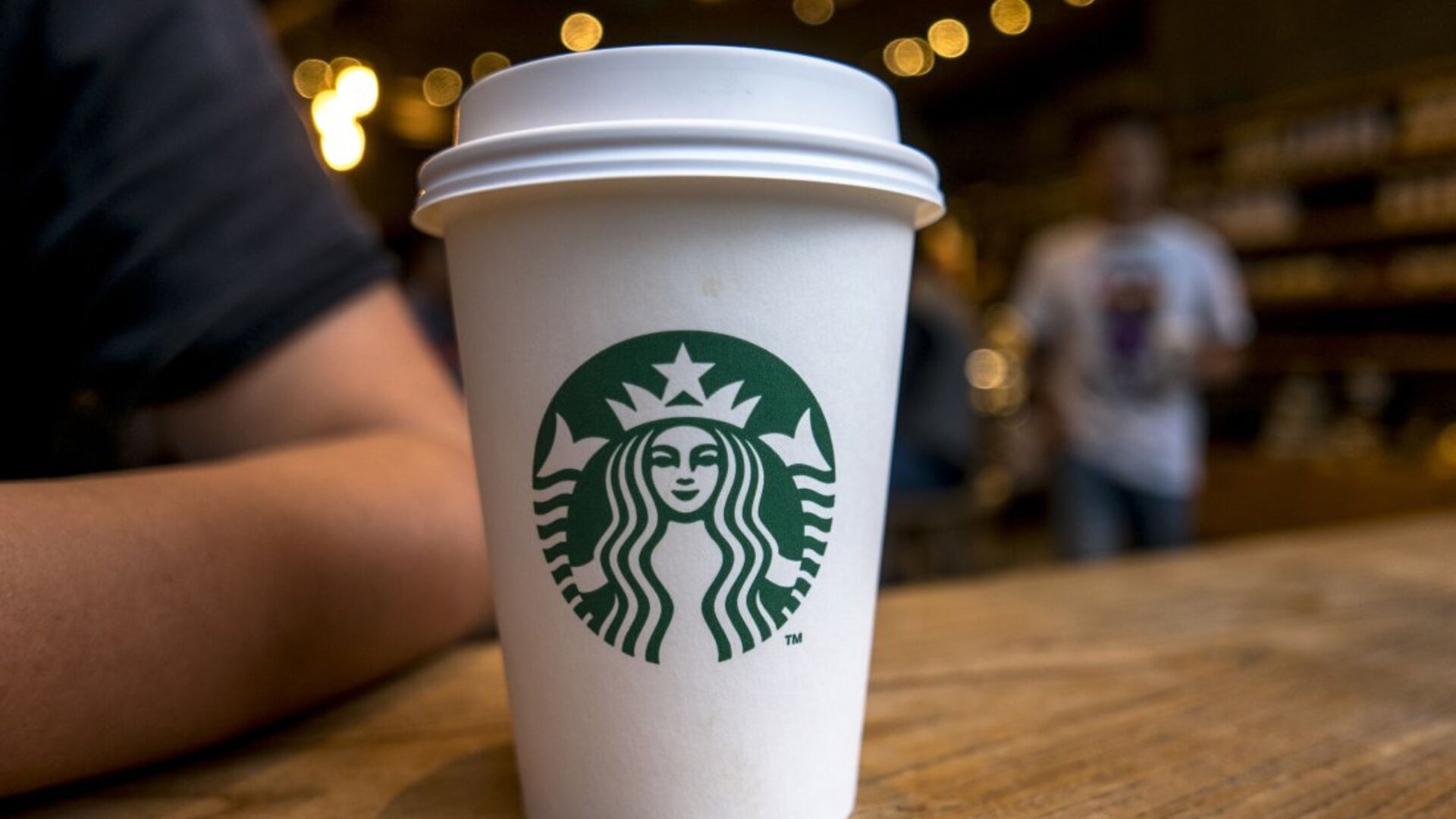 Starbucks запретил просмотр порно в кофейнях