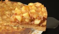 Даже духовку открывать не придется: шеф-повара раскрыли рецепт простого яблочного десерта 