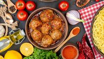 Про запеканку никто и не вспомнит: куриные шарики в духовке сразят наповал