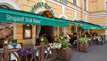 Летняя веранда в ресторане Stroganoff Steak House 