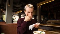 Отравят и глазом не моргнут: вот из каких ресторанов нужно бежать