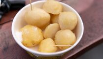 Гору картофеля на салаты сварите в разы быстрее: добавьте в воду этот продукт