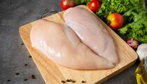 С этим маринадом даже куриная грудка выйдет невероятно сочной: состоит из одного ингредиента