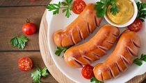 Самый «ленивый» рецепт сосисок в тесте: приготовите из того, что есть
