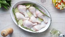 Таких хрустящих ножек вы еще не ели: вместо сухарей обваляйте курицу в другом продукте