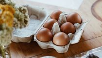 Вот на какой полке холодильника стоит хранить яйца: ошибку допускает каждый второй