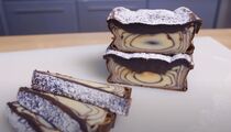 Вместо сырников и запеканки приготовьте рулет без муки: получается нежным, как суфле
