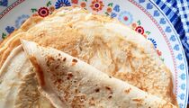 Эти нежные блины мигом сметут со стола: добавьте к тесту неожиданный продукт