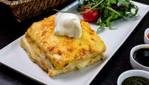 Невероятно вкусная запеканка из тертого картофеля покорит домашних: пошаговый рецепт с фото