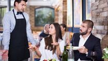 Не ведитесь на «комплимент от шефа»: вот как рестораны обманывают клиентов