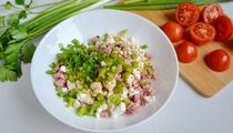 Из творога можно сделать шикарный салат: нужны всего три продукта