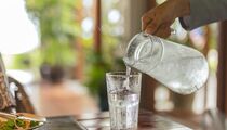 Опасная привычка: врач рассказала, почему нельзя пить холодную воду сразу после еды