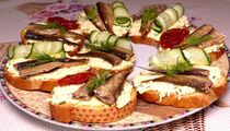 Не только с икрой: какие бутерброды приготовить на праздничный стол?