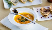 Этот овощной суп из очисток съедят быстрее, чем мясной: щи и рядом не стояли