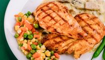 Куриная грудка по итальянскому рецепту удивит своей сочностью: вкуснее, чем в ресторане