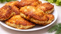 Котлеты больше не в чести — вместо них королевская вкуснятина в кляре: идеальное блюдо на праздничный стол