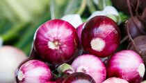 Забудьте об уксусе: для самого вкусного маринованного лука нужна другая заправка