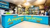 Десерты из кафе-кондитерских «АндерСон» на полках сетевых магазинов