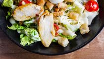 Любители «Цезаря» будут в восторге: этот салат проще и вкуснее