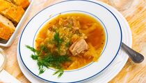 Вкус супа изменится до неузнаваемости: влейте пару ложек этого напитка
