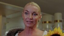 «Грация кошки, ловкость картошки»: Волочкову пристыдили за откровенный танец в ресторане