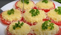 Хлеб не нужен: бутерброды с помидорами будут вкусными и без него