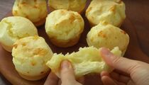 Вкуснейшие сырные булочки идеальны и к чаю, и к борщу: готовятся за 20 минут