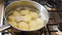 Почему картофель подгорает и становится раскисшим при варке: реальная причина удивит вас
