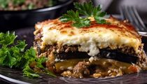 Вкуснее картофельной и творожной: в эту греческую «запеканку» влюбитесь с первого укуса