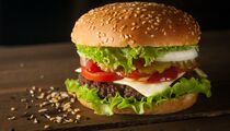 Во «Вкусно — и точка» резко подорожали бургеры