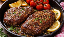 Жарю стейки на сковороде по-гречески лучше самих греков. Рецепт суперстейков за 20 минут для всей семьи