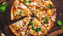 За 15 минут и без возни с тестом: пицца по этому рецепту получится вкуснее, чем в доставке