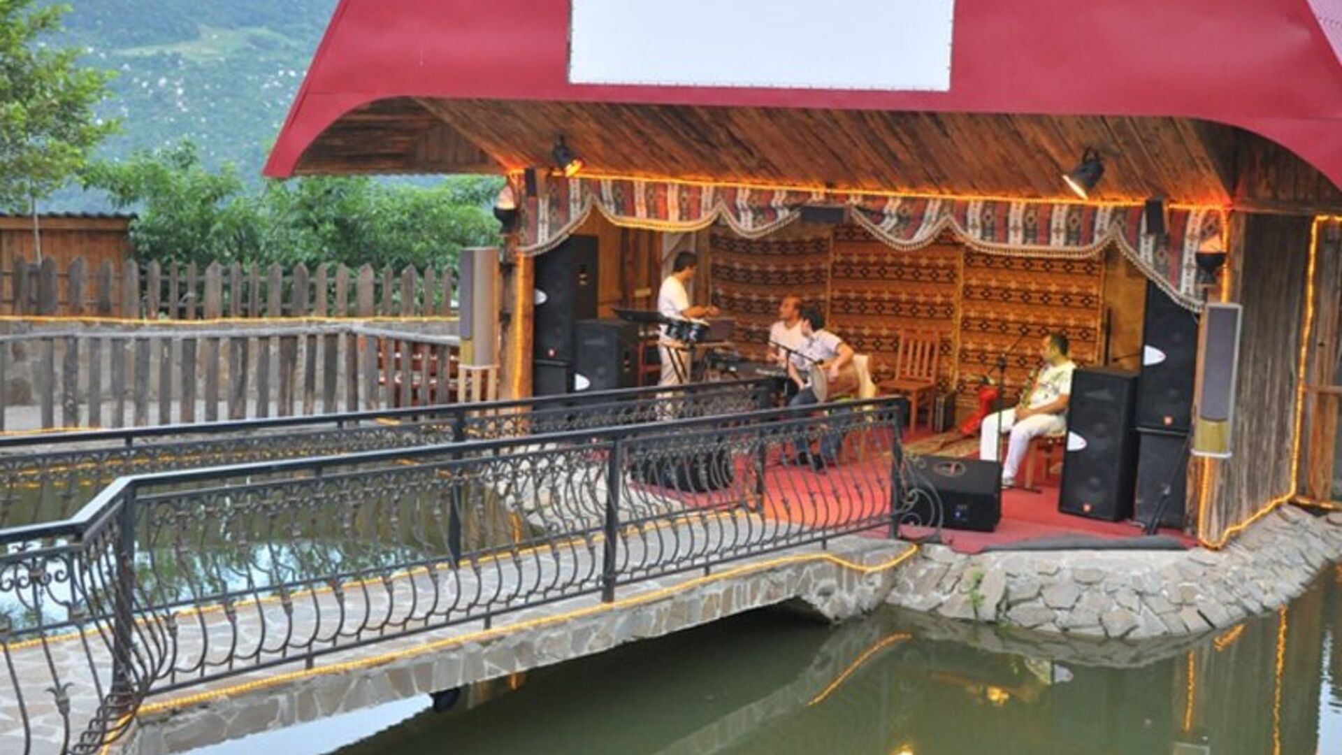 Ресторан дудук ярославль тверицкая набережная. Гостиный дворик забайкальск. Дудук тверицкая наб 27 2. Дудук тверицкая наб 27 2. Отель гостиный дворик ярославль.