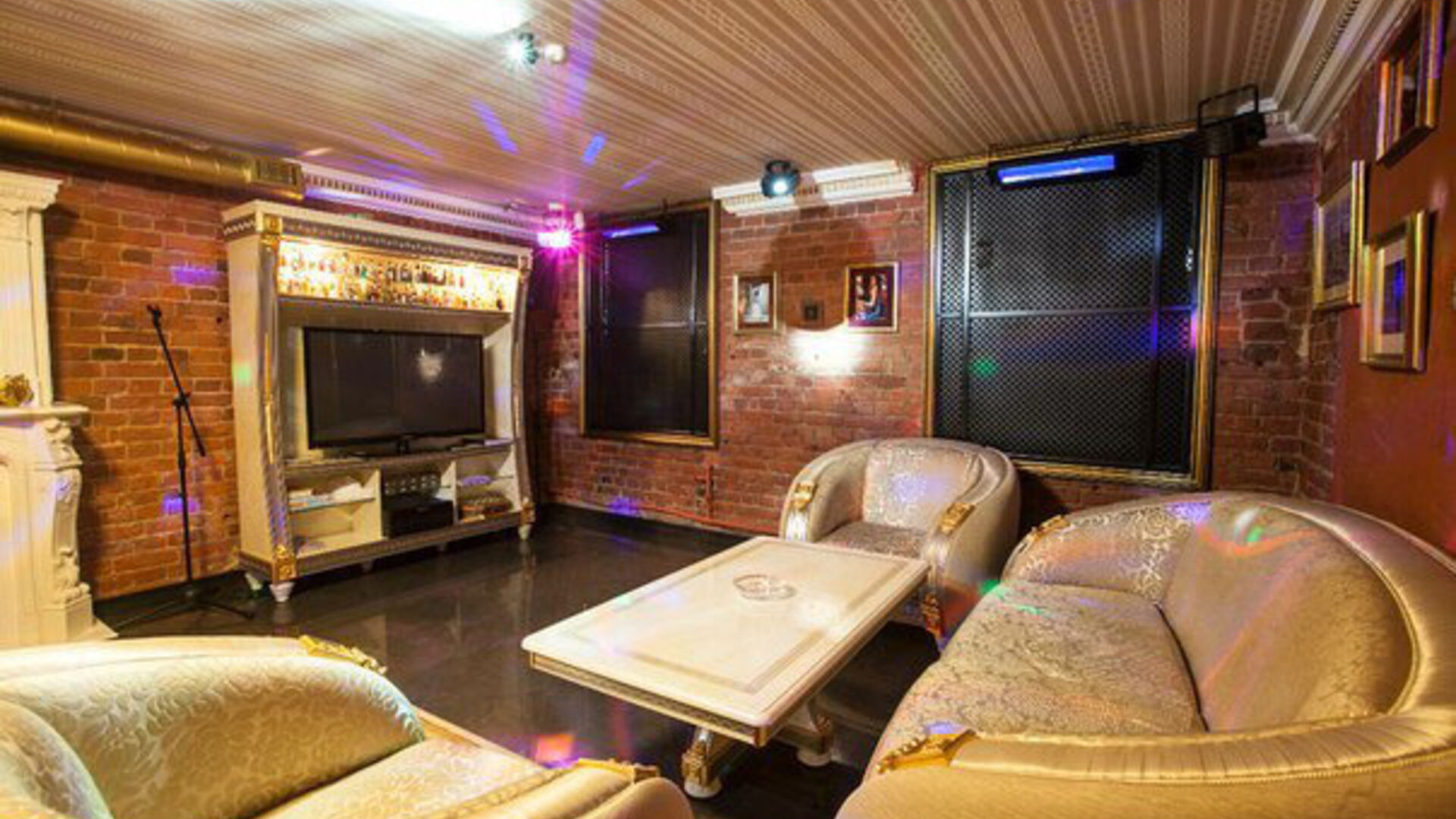 Karaoke Bar W Club Cabaret Po Adresu Anglijskij Pr 4 6