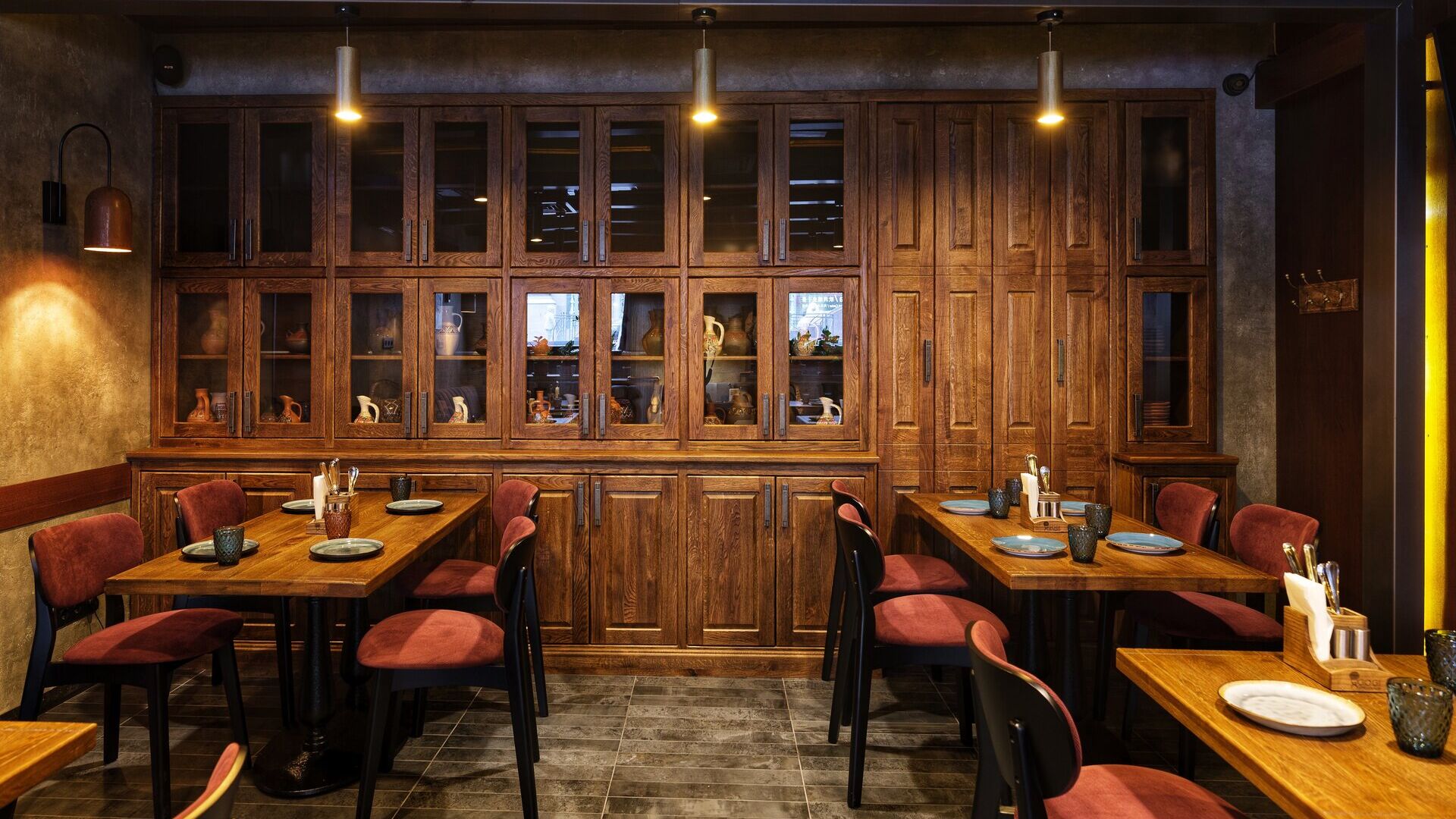 Хинкальная Gogi в Санкт-Петербурге — современный интерьер на Невском проспекте