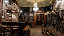 Фотографии интерьера паба The Black Swan pub & shop	
