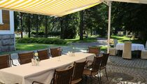 Фотографии летних террас загородного клуба «Скандинавия» и СПА