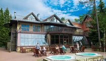 Фотографии летних террас загородного клуба «Скандинавия» и СПА