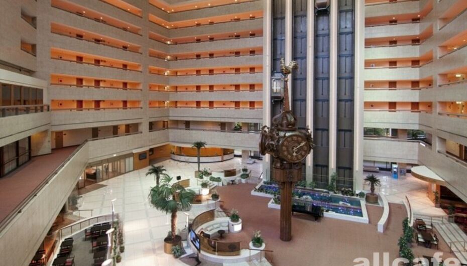 Ресторан Атриум отеля Crowne Plaza Moscow