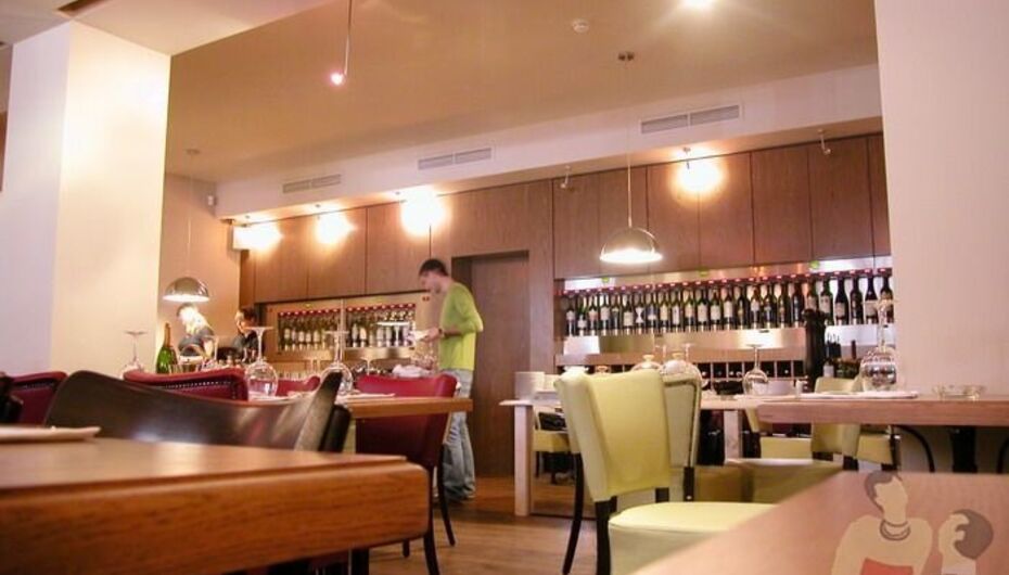 Ресторан Simple-bar / Симпл-бар Винотека Арама и Ольги