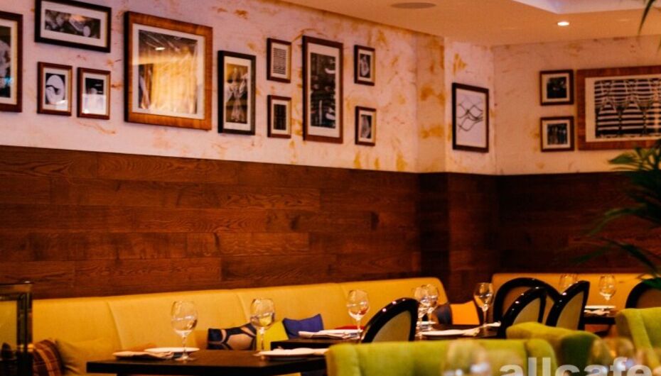 Ресторан Нож справа, вилка слева