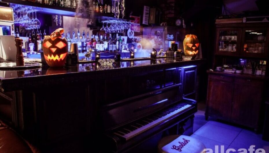 Бар Friends Only Bar