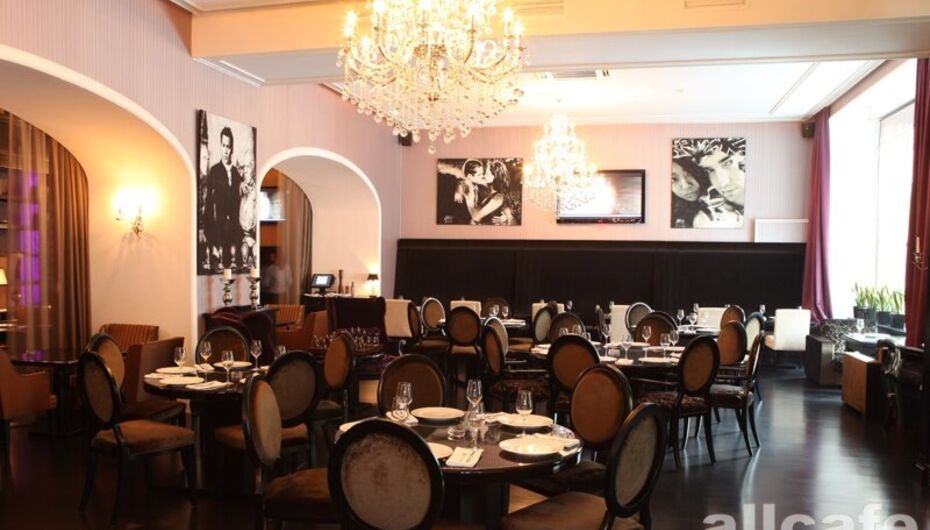 Клуб-ресторан Собрание / Sobranie