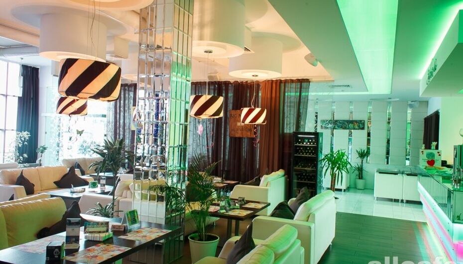 Ресторан Sasha's bar в Озерках / Саша'с бар