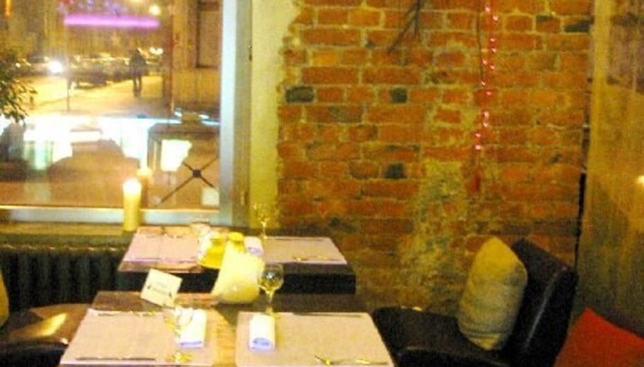 Караоке-бар Кошки / Черная кошка, белый кот