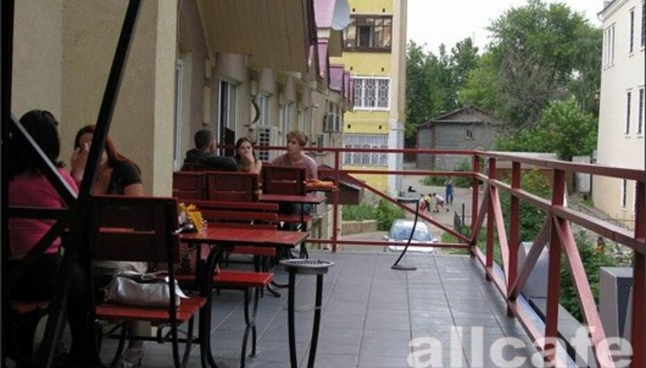 Ресторан Маяковский. Желтая кофта