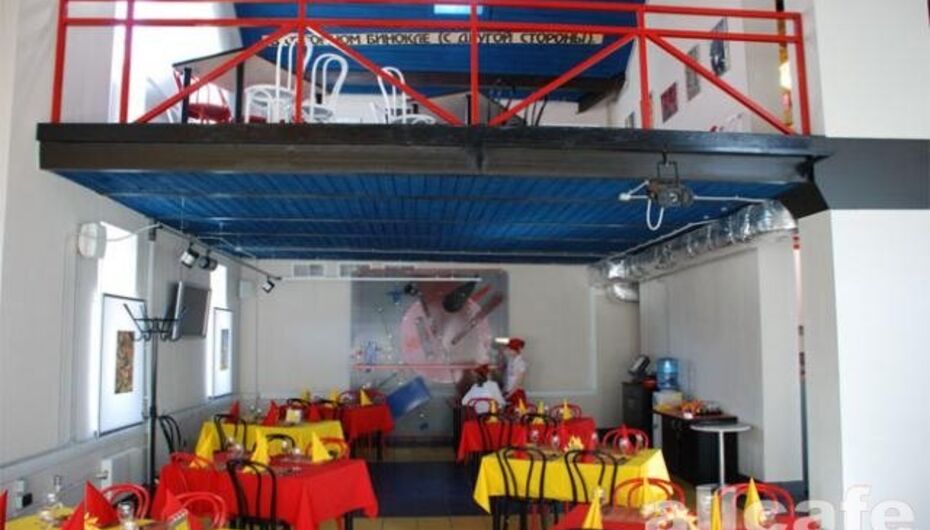 Ресторан Маяковский. Желтая кофта