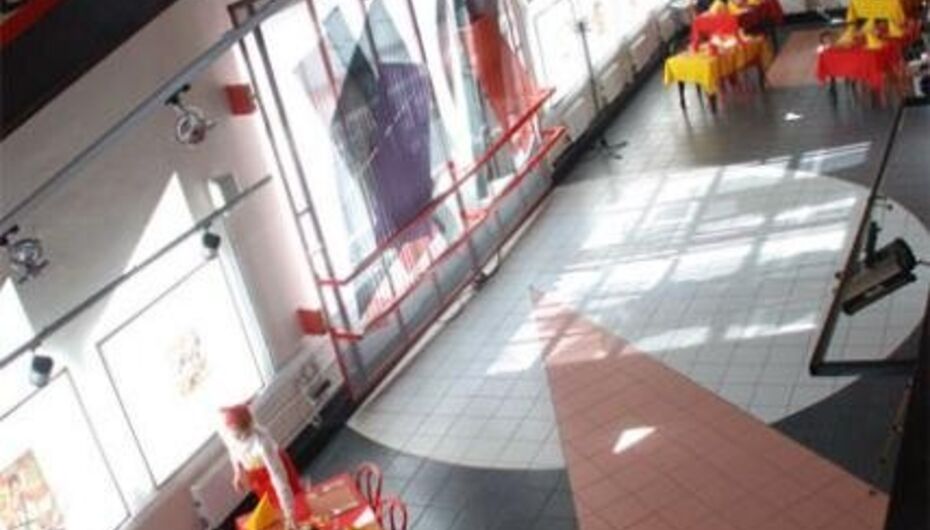 Ресторан Маяковский. Желтая кофта